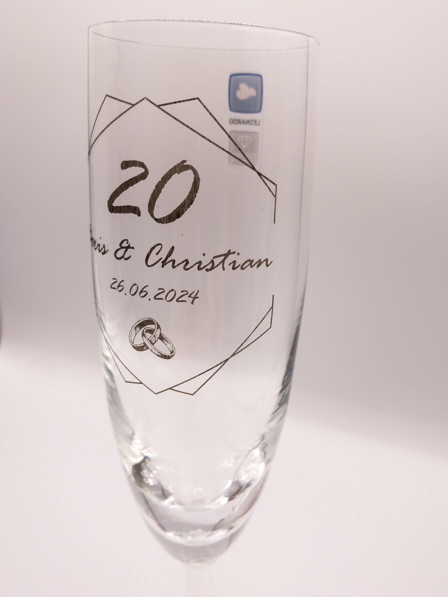 Sektglas (Leonardo) mit dunkler Gravur - personalisierbar
